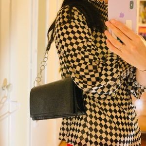 Blouse with patterns.